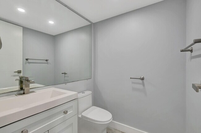 Building Photo - 171 Monaco Way