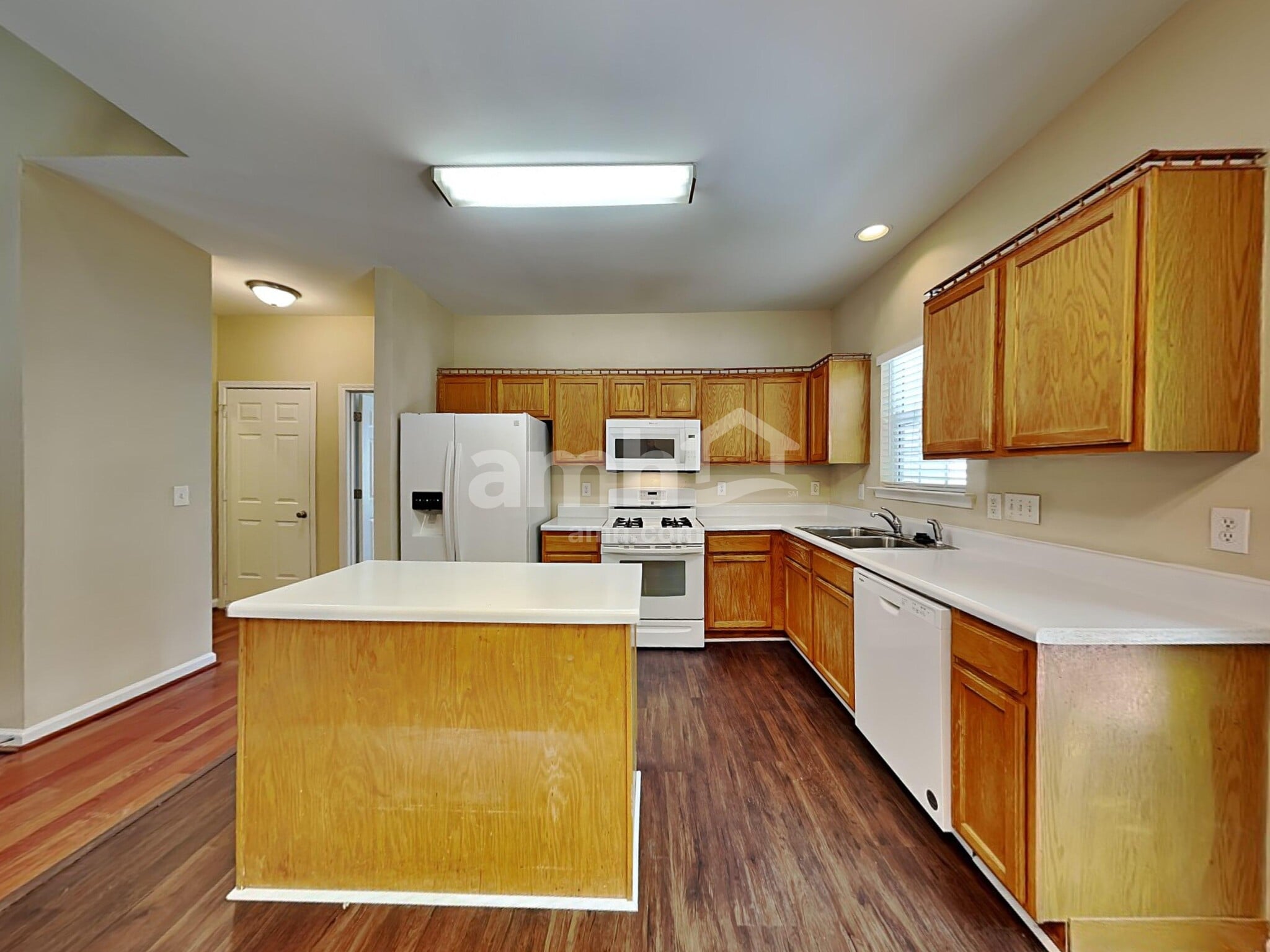 Building Photo - 616 Hanska Way