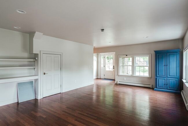 Building Photo - 127R Leonard St
