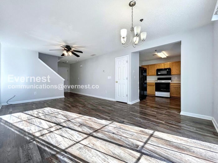 Building Photo - 204 Cottonwood Creek Cir