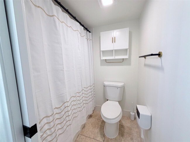 Building Photo - 1110 SW 125th Ave