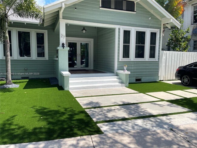 Building Photo - 27 NE 49th St