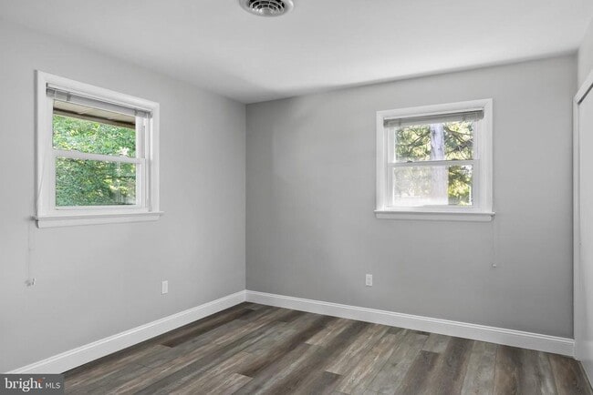 Building Photo - 405 Hamilton Rd