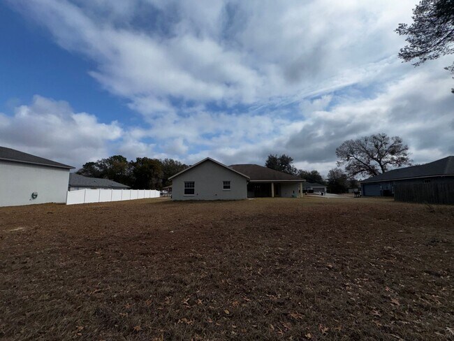 Building Photo - 10330 SW 54th Ct