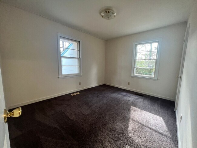 Building Photo - 3 bedroom home located off Neuse Blvd