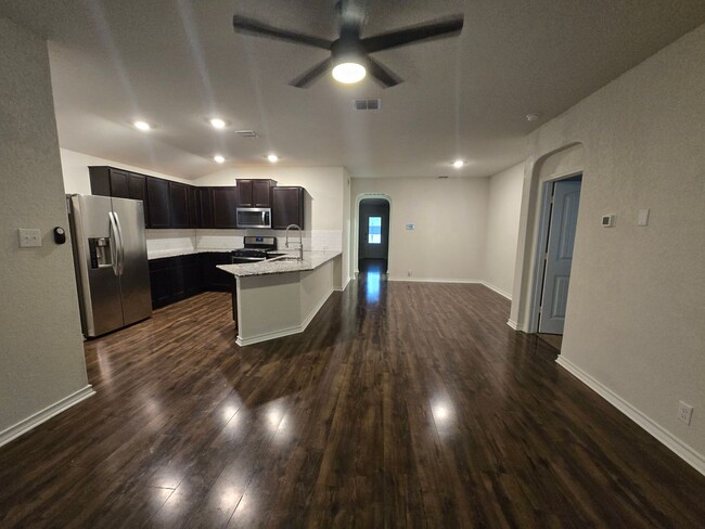 Building Photo - 3 Bedroom 2 Bath 2 Car Garage Open Floor P...