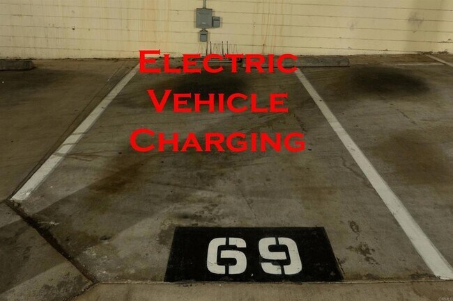 Building Photo - 1615 Hotel Cir S