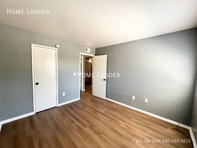 Building Photo - 4961 S Park Ave