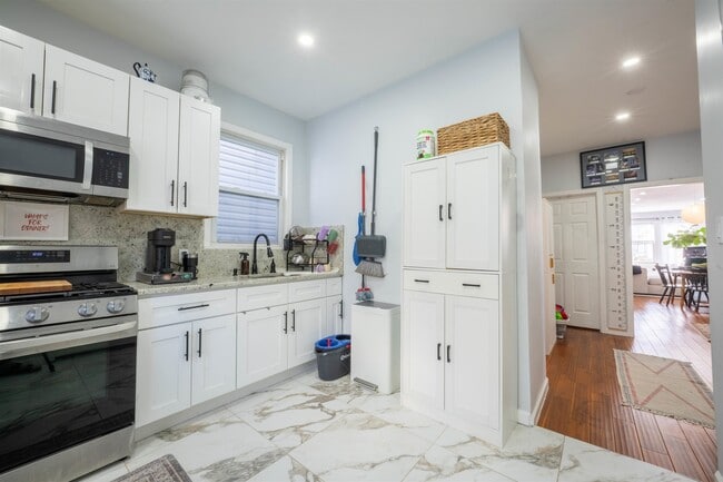 Building Photo - 40 Condict St