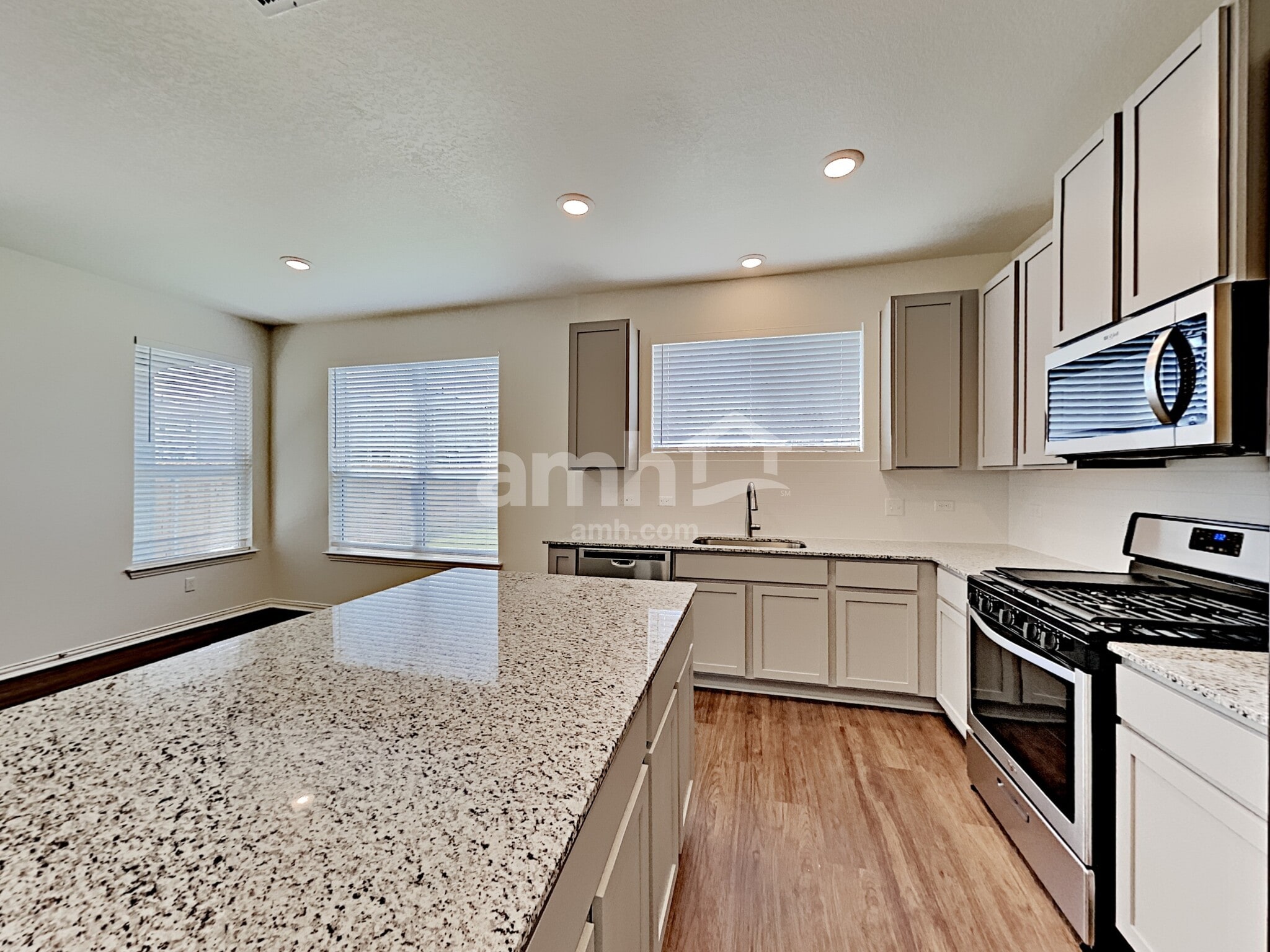 Building Photo - 2725 Lillybrook Ln