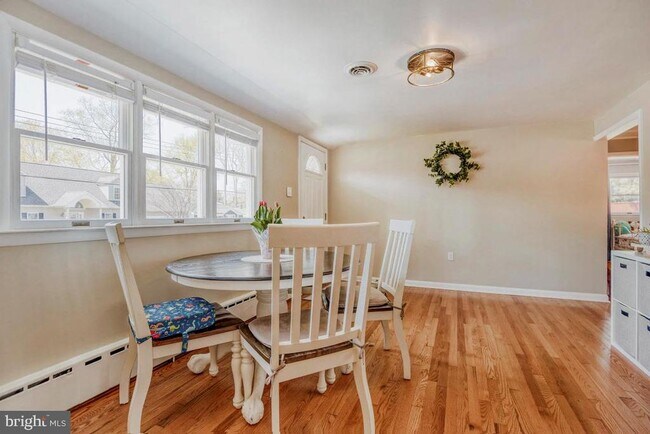 Building Photo - 1715 Tacoma Rd