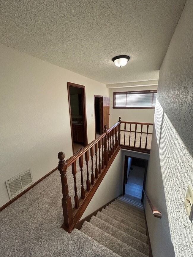 Building Photo - 4 Bedroom, 2 Bathroom House in Lynden with Fenced Yard