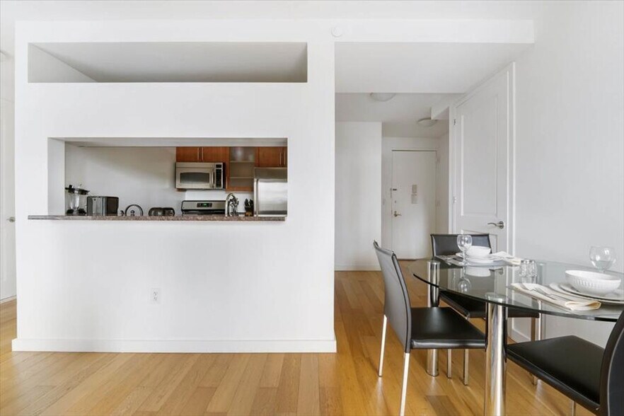 Building Photo - 254 W 54th St