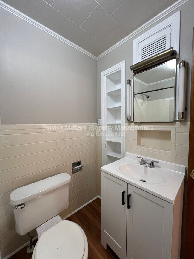 Building Photo - 3305 E Blount St