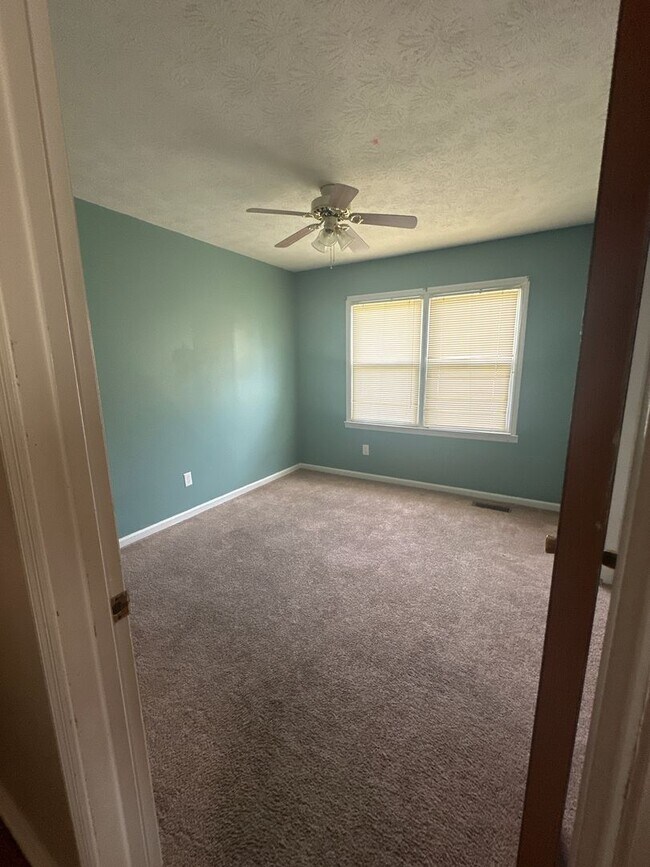 Building Photo - 3 Bed 1.5 Bath Brick Home For Rent