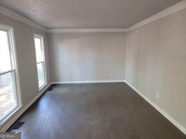 Building Photo - 260 Greenfield Cir