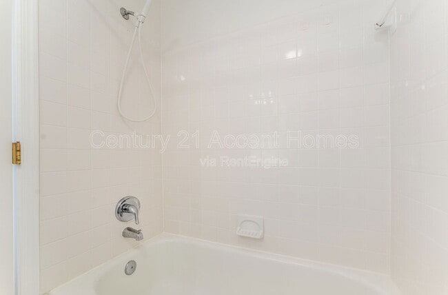 Building Photo - 3009 20th Ct S