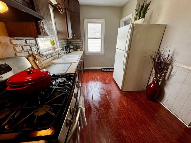 Building Photo - 3 bed, 1 bath home for rent in Waterloo
