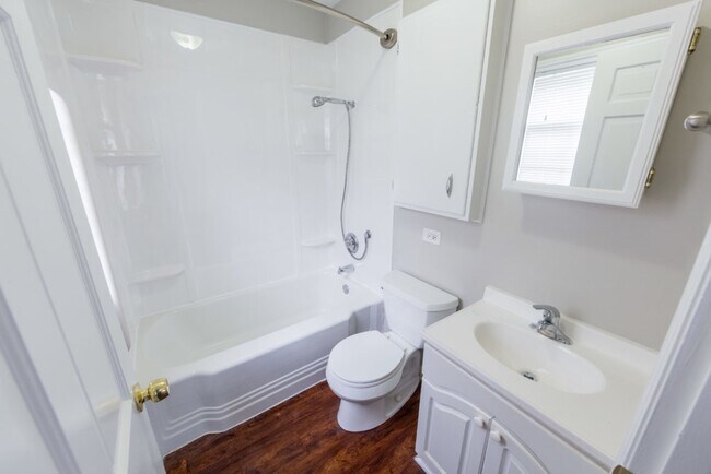 Building Photo - 41 E North Ave