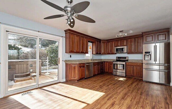 Building Photo - Single Family Home in Established Green Valley community available March 1st!