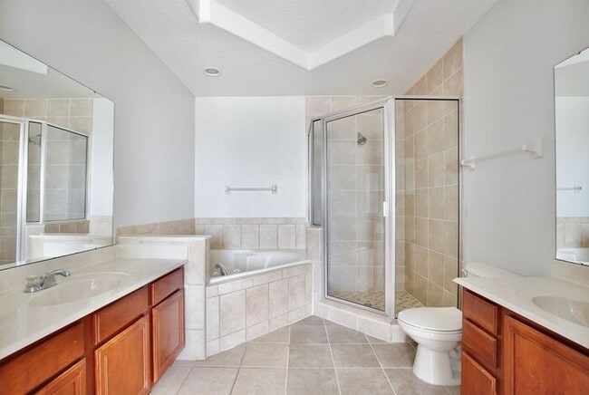 Building Photo - Spacious 4/2.5 Townhome in Gated Community in Avalon Park - Orlando