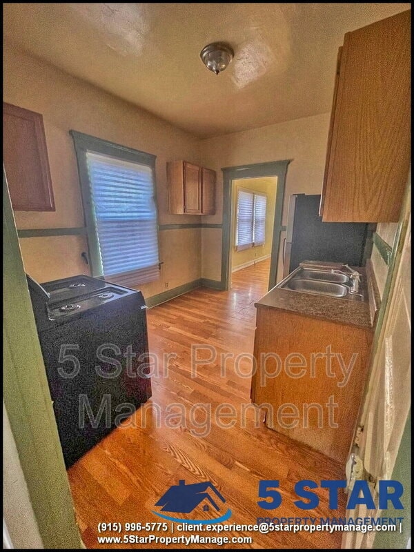Building Photo - 2526 Yandell Dr