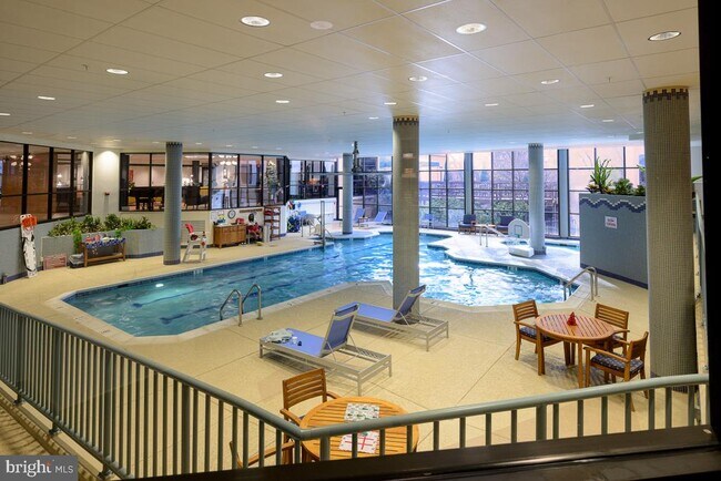 Building Photo - 5902 Mt Eagle Dr