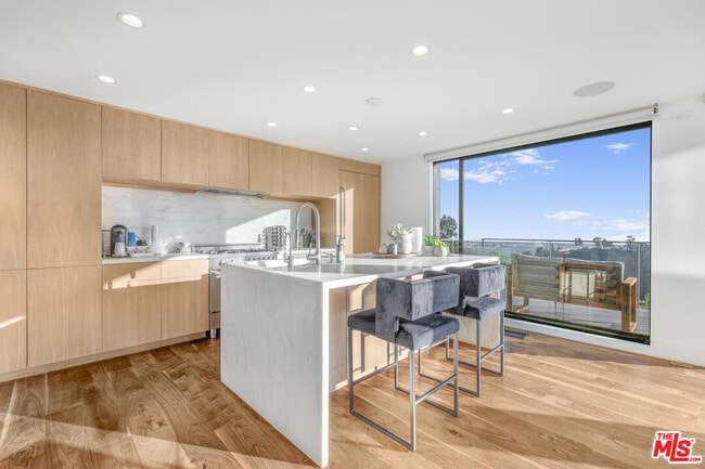 Building Photo - 1735 Summitridge Dr