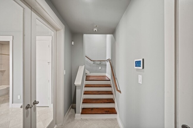 Building Photo - 1813 Dart St