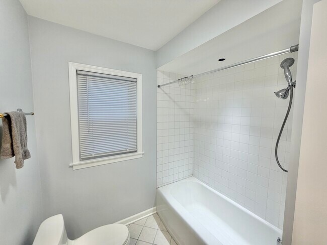 Building Photo - 5626 N Central Ave