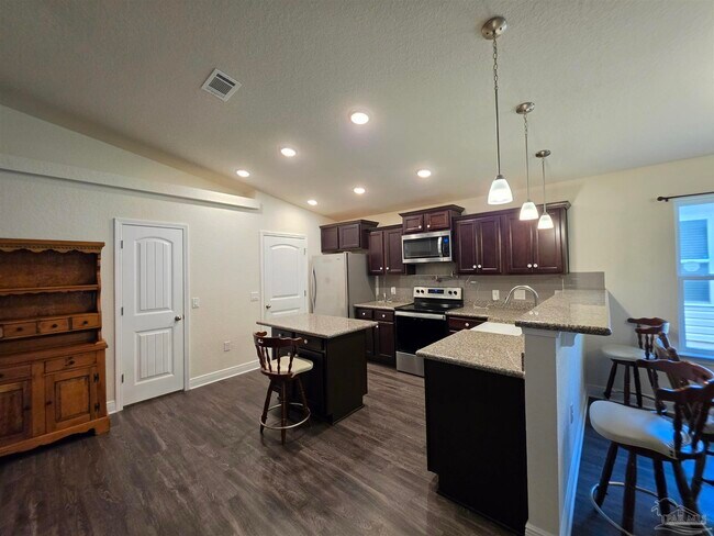 Building Photo - 5165 Peach Dr