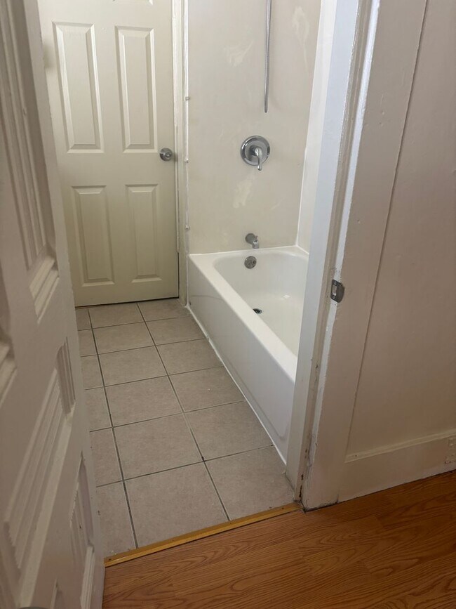 Building Photo - 3 Bed/2 Bath with additional bonus room. D...