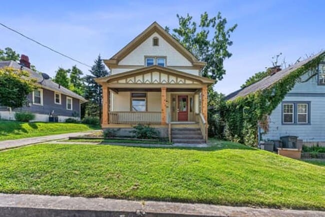 Building Photo - 3819 St Martins Pl