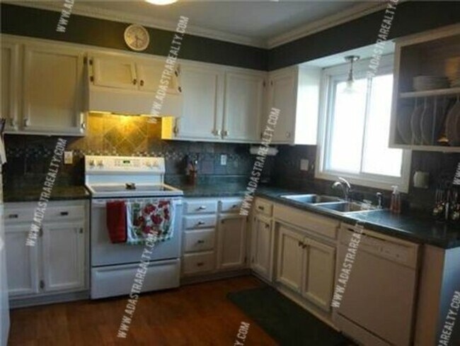 Building Photo - Beautiful Olathe Home-Coming SOON!!