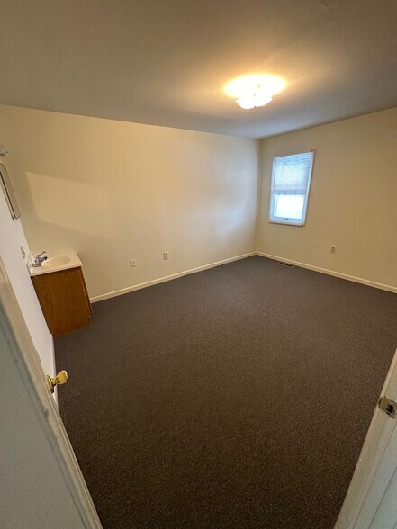 Building Photo - 207 Honeysuckle Dr