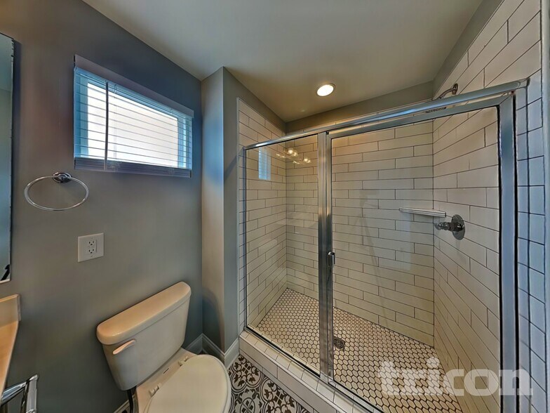 Building Photo - 311 Cloverbrook Way