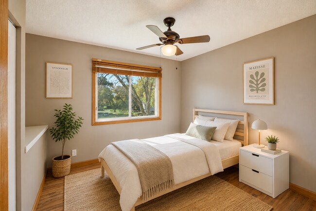 Building Photo - 5 Bedroom Chanhassen Home with fully fenced backyard, basketball court, garden beds.  Fabulous Ho...