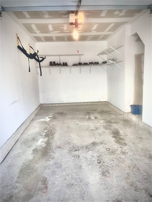 Building Photo - 208 Gazebo Cir