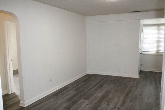 Building Photo - 2 Bedroom, 1 Bathroom Single Story House in Antioch with Garage and Side Yard Access