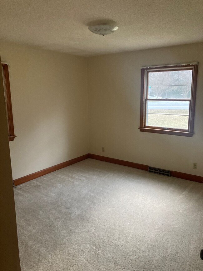 Building Photo - 669 McGregor Rd