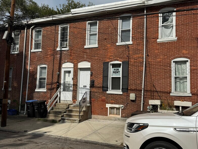 Front Exterior - 929 Jackson St