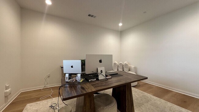 Building Photo - 25059 Sand Wedge Dr