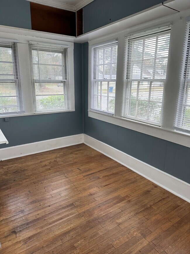 Building Photo - 1601 S 41st St