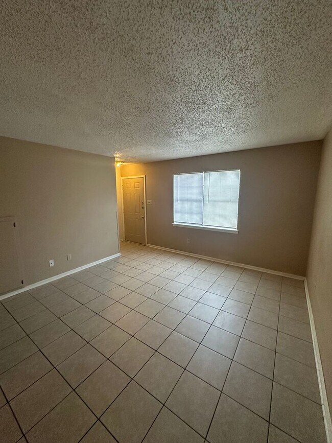 Building Photo - 3804 Charolais Dr