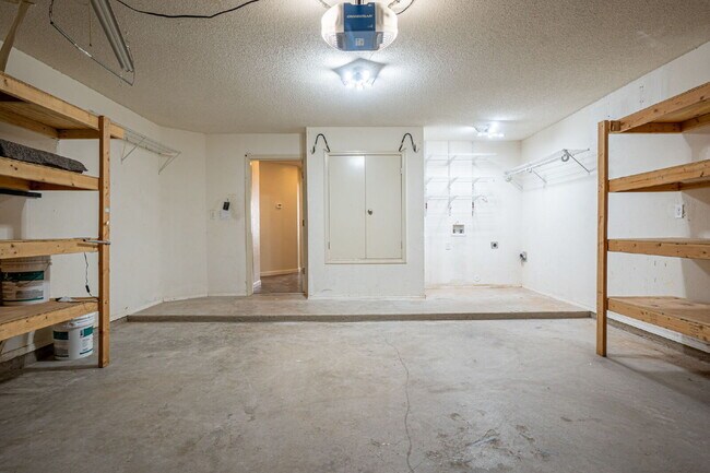 Building Photo - 7041 Falling Leaf Cir