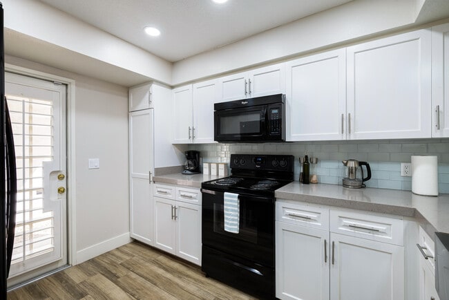 Building Photo - 139 Villa Ct