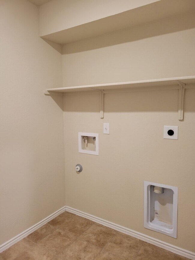 Building Photo - BEAUTIFUL YOWELL RANCH HOME!