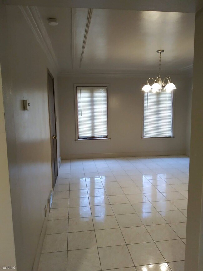 Building Photo - 4 br, 2.5 bath House - 550 W Grixdale