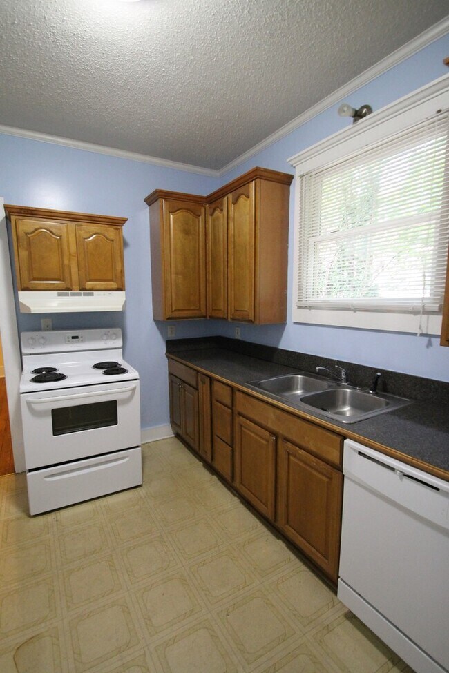 Building Photo - 338 Ebenezer Ave