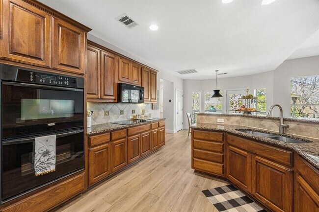 Building Photo - 128 Las Colinas Dr
